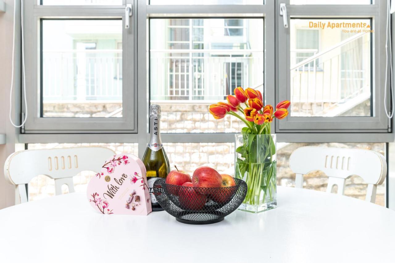 טאלין Luxury Suites - Noblessner With Sauna מראה חיצוני תמונה